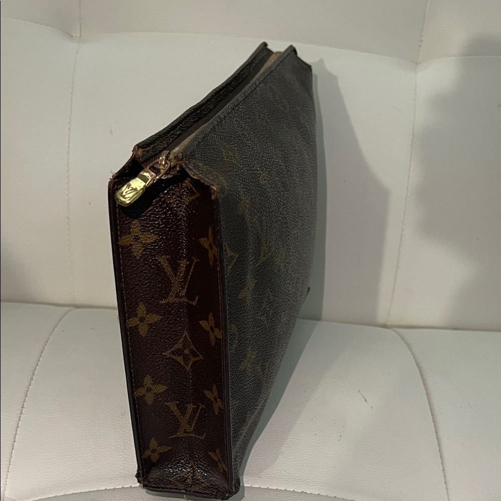 Authentic Louis Vuitton Monogram Cosmetic Accessories Pouch - Picture 4 of 13